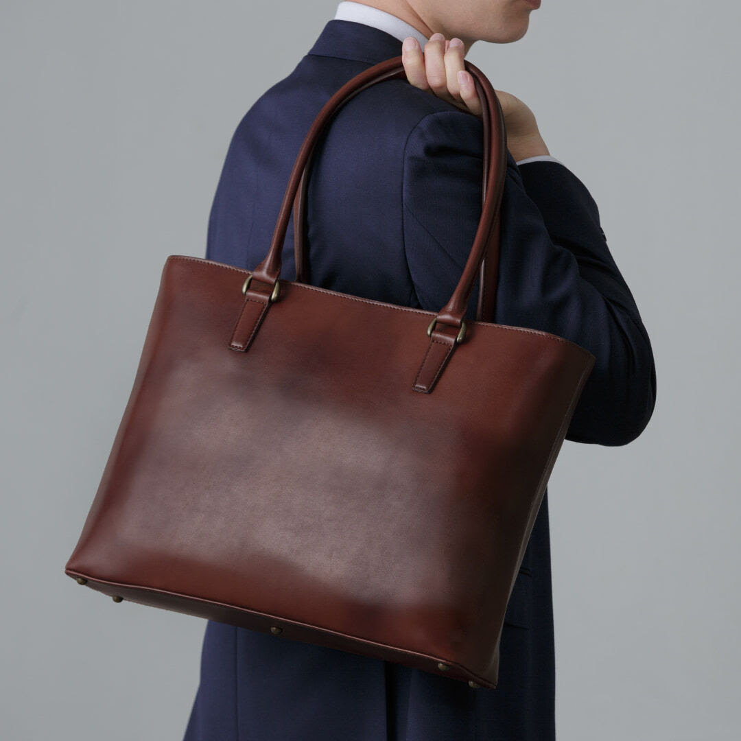 ビジネスシーンにそっと寄り添う、パートナーのようなバッグをご紹介